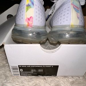 NIKE Women's Vapormax Flyknit 2, Pure Platinum/Arctic Pink, 8